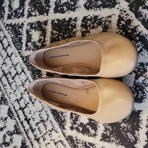 Amazon Essentials Tan Flats